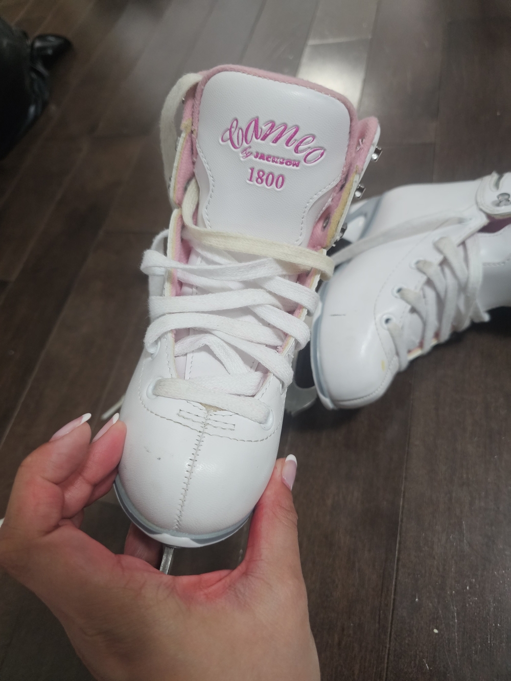 1800 Women's White and Pink Figure Skate